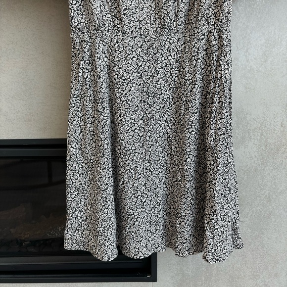 NWT Madewell Challis Wrap Mini Dress in Tudor Floral, Size 4 - Picture 15 of 16